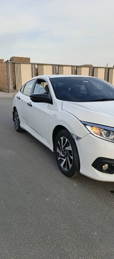 Honda Civic 2018  i. vtec  red meter