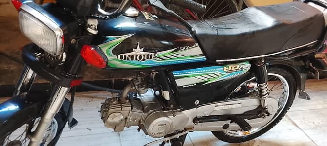 unique 70 Black 2024