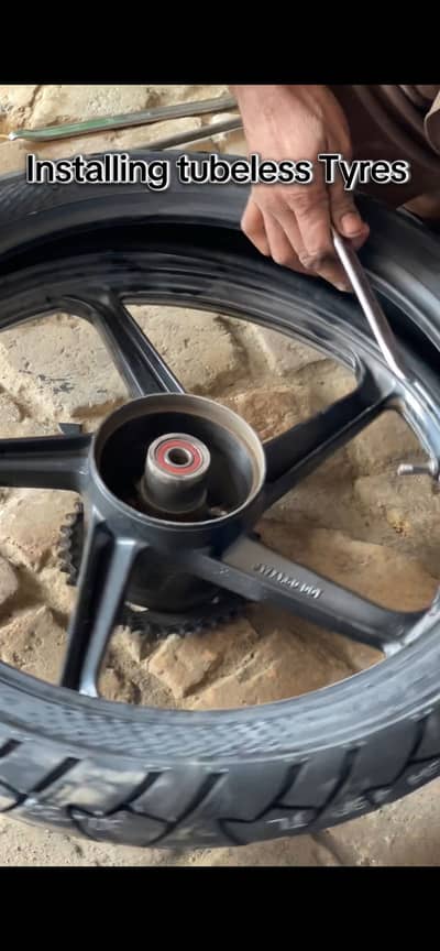 Alloy rims with tubeless tyres
