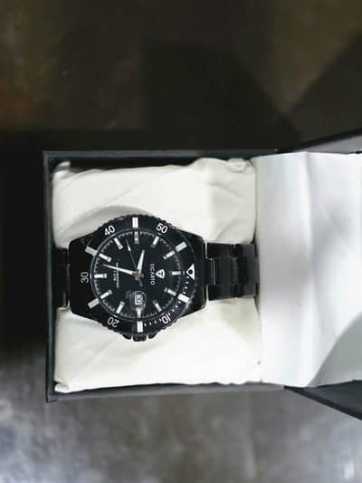 1 month used with care no damage brand new ticarto