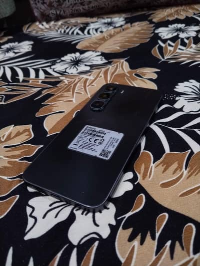 Infinix Hot 60 pro 8\128 with 5 month warranty