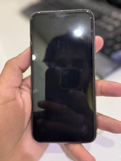 Iphone 11 pro Dual PTA approve. Waterpack. Battery on service.