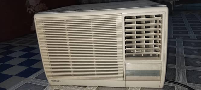 Rowa window Ac Look like New
