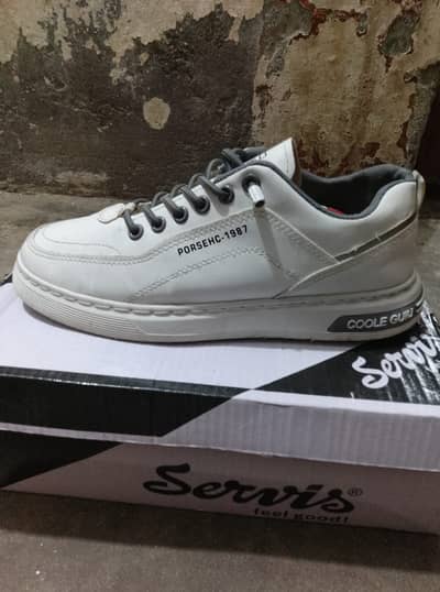 Mens's White Sneaker Used-Excellent Condition  Size 6.5