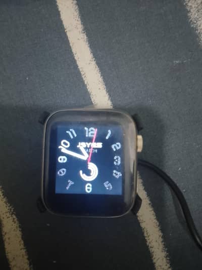 smart watches hai  mare ues ma ni hai pare we hai