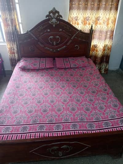 QUEEN SIZE DOUBLE BED FOR SALE WITH USED MATTRESS