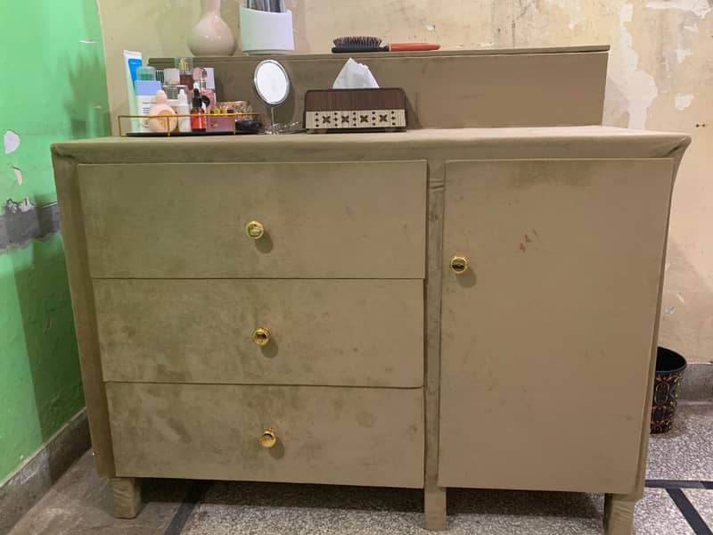 Dressing Table 0