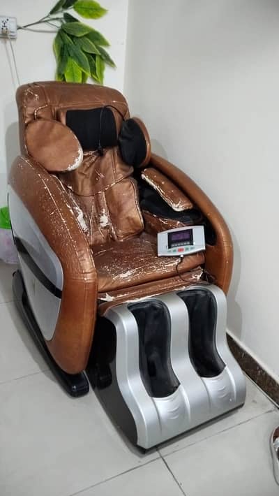 Full body massage chair