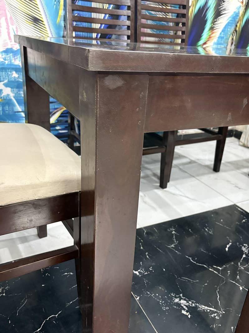 DINIG TABLE 4