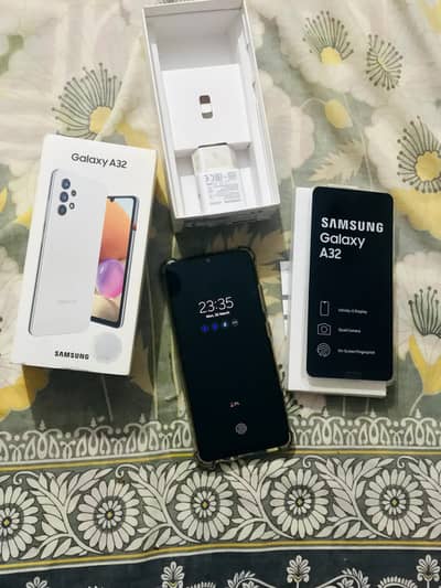 samsung phone complete box mobile phone in awesome condition