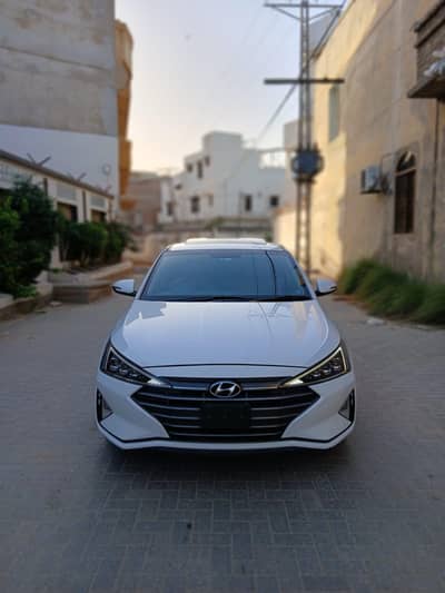 Selling My Elantra 2.0 GlS push start Scretchless Brand New