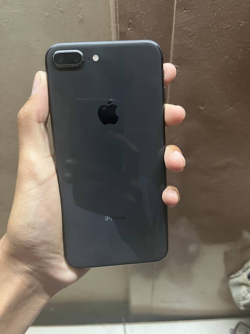 iPhone 8 Plus 2