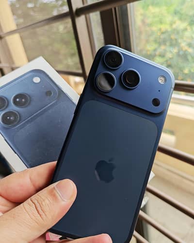 IPHONE 17 PRO, 256GB, NON PTA, 99 BH, PHY+Esim, factory unlock, box.