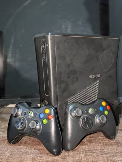 Xbox360 jailbreak  with  2 controller + 42 Games--perfect condition