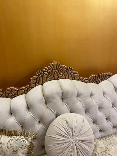 Slidely used sofa 5 seater 2 month used only urgent sales ha