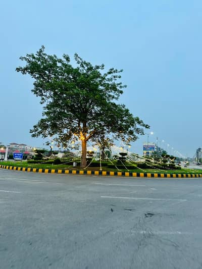 CORNER PLOT IN TULIP 10 MARLA DEVELOPED AREA