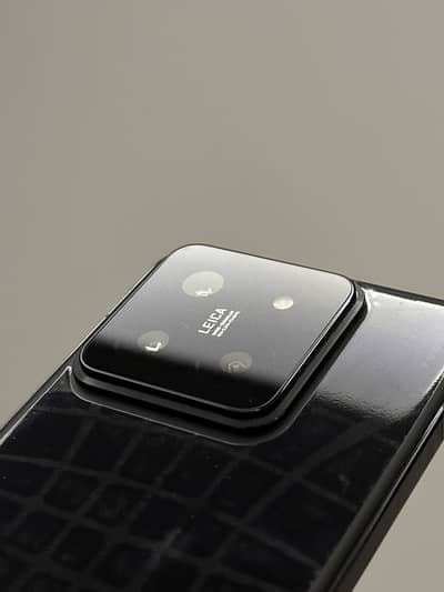 Xiaomi 14 12/512 PTA Approved – Like New | Complete Box | Protected