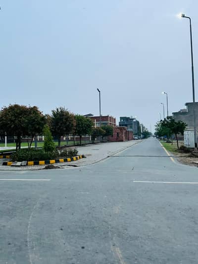 10 MARLA CORNER PLOT NEAR SCHOOL AND COLLEGE TULIP O. S