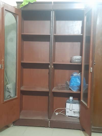 i am saling my wooden showcase