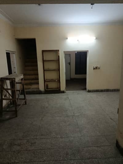 FOR SALE OLD HOUSE 10 MARLA SINGLE STORY CHIPS FLOOR GOOD INVESTMENT TIME TOP LOCATION MAIN COLLEGE ROAD NEAR BUTT CHOWK TOWNSHIP LAHORE