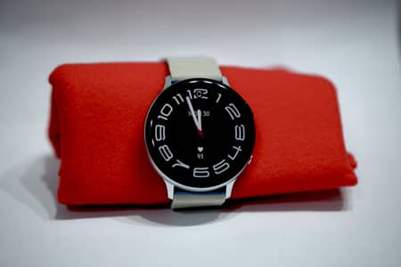 Urgent sale Galaxy watch active 2 44mm with original box charger