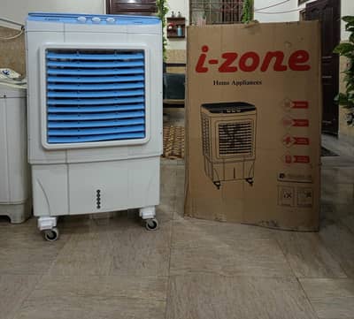 air cooler 10/10 condition with 6 ice bottles or box izone