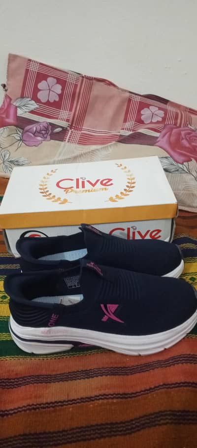 *Premium Clive Casual Sneakers*