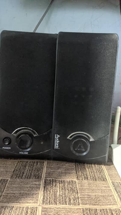 AUDIONIC COMPUTER SPEAKERS