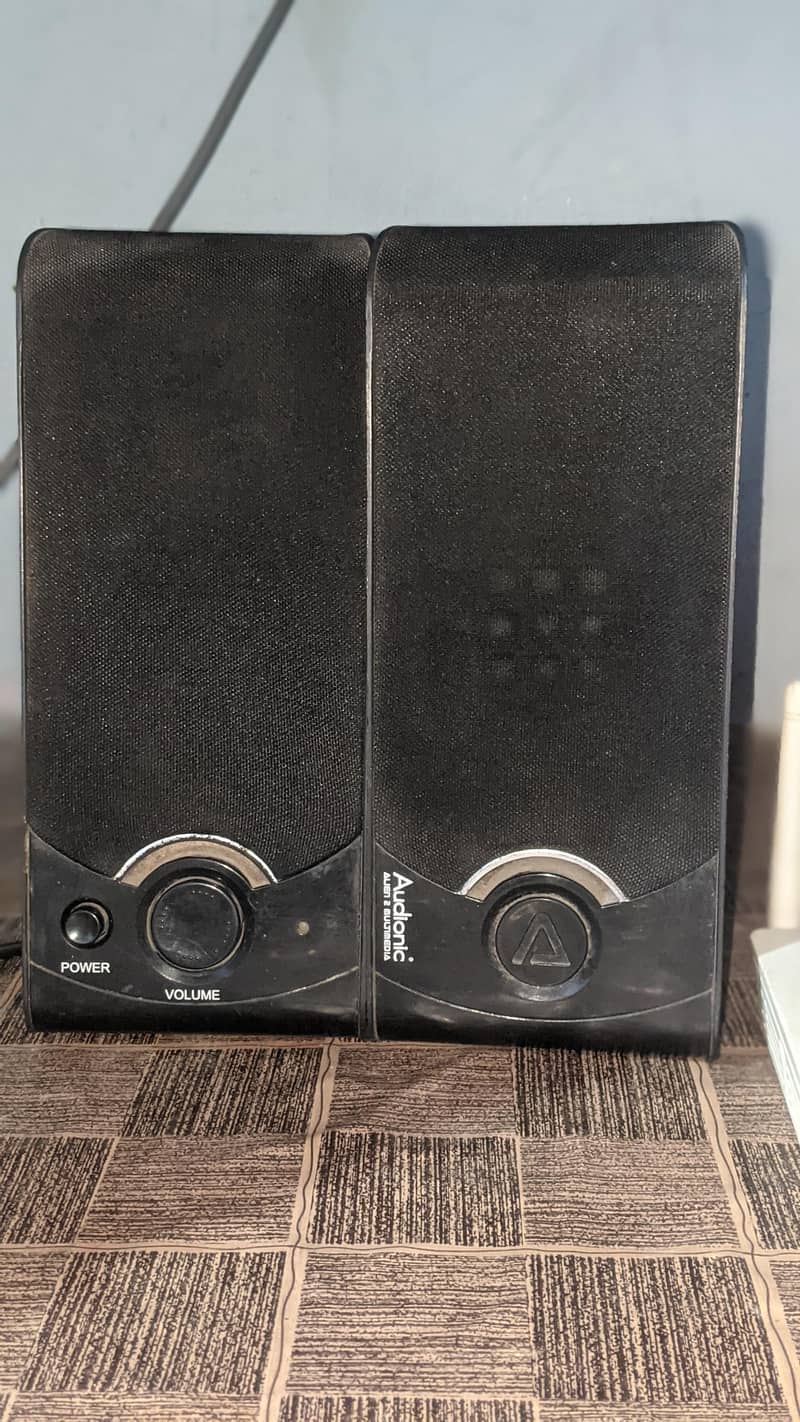 AUDIONIC COMPUTER SPEAKERS 1
