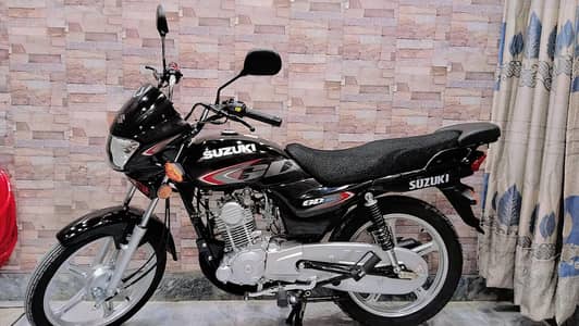 Suzuki gd 110s bike 2024 hai condition 10 by 10 hai  just 3800 chali