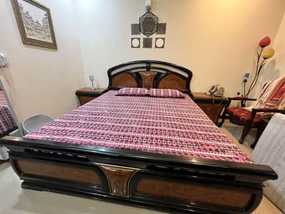 King Size Elegant Design Bed with Big Dressing Table+ 2 Side Tables