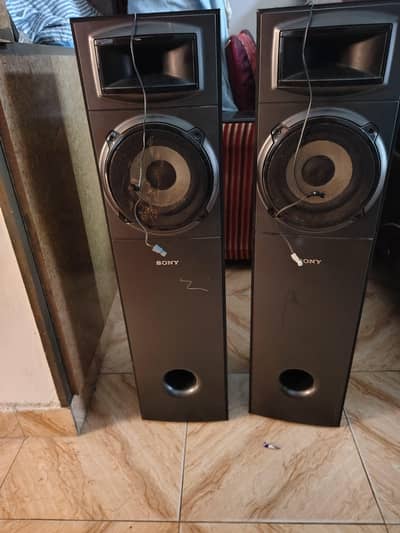 Cheez Achi hai Sound bhi Room k hisab sy Acha hai Original Malaysia k