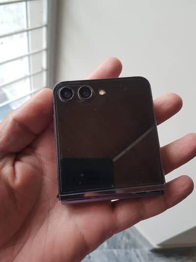 Samsung Z Flip 5 Non PTA Display black