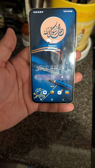 Samsung S22 | 128GB | 8GB ram.