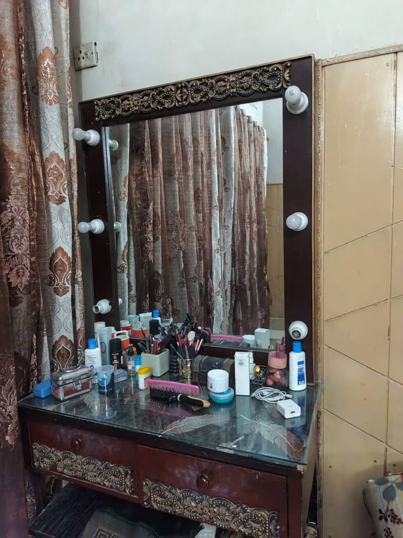 dressing table 0