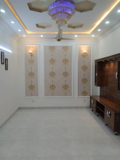 PRIME LOCATED 10 MARLA UPPER PORTION FOR RENT