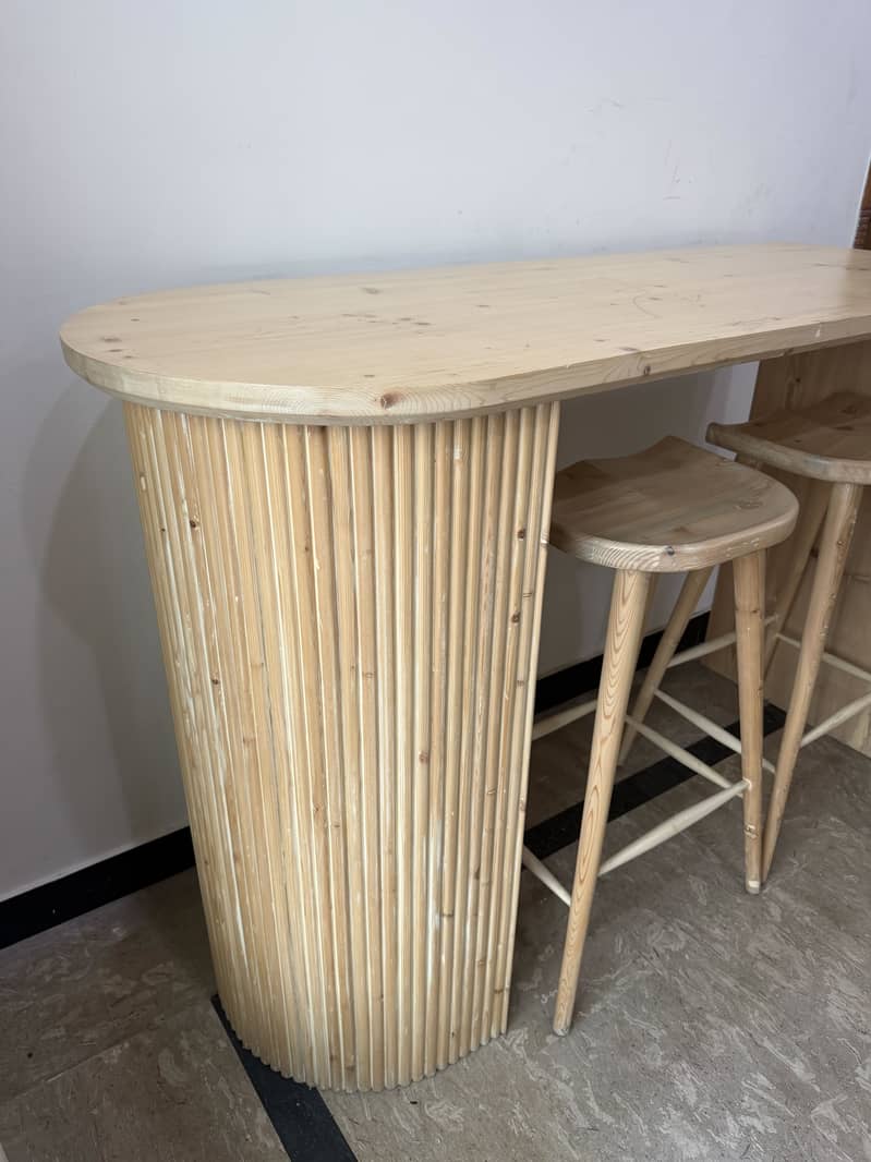 Console high Table with bar stools 4