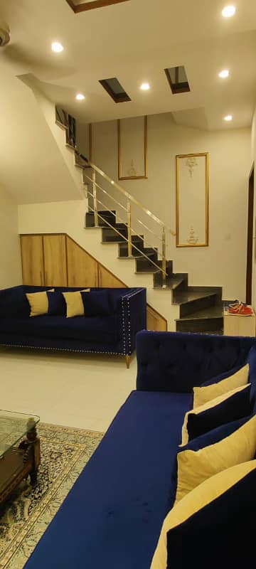 PRIME LOCATED 5 MARLA USED HOUSE FOR SALE