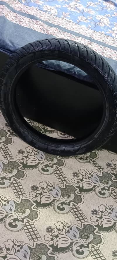 Service Tubeless Tyre 100/90/18