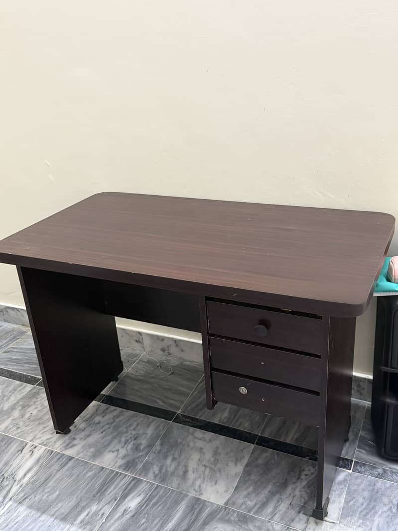 study table and chair 1