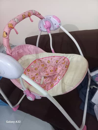 Automatic baby swing