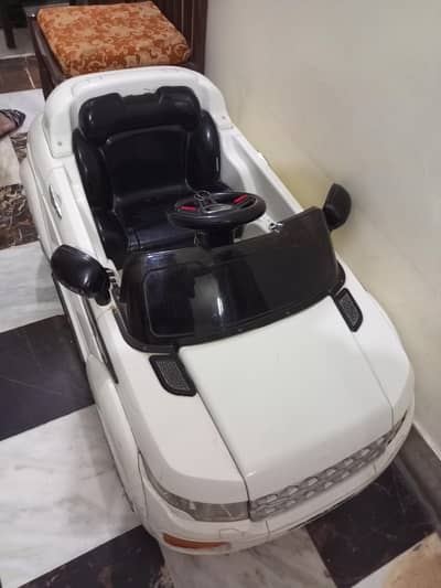 KIDS CHARGING CAR 6V BIG SIZE 9/10 CONDTION WITH REMOTE & GEN CHARGER