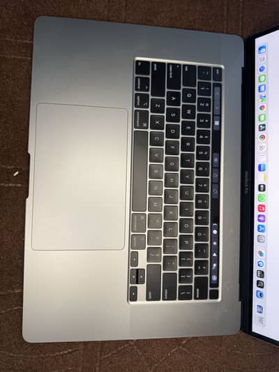 MacBook Pro 2019 32 gb ram 1tb storage