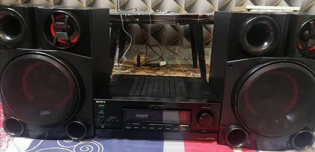 lg ka speakers ha aur sony ka amplifier ha