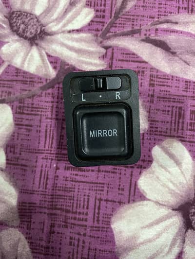 Side mirror button