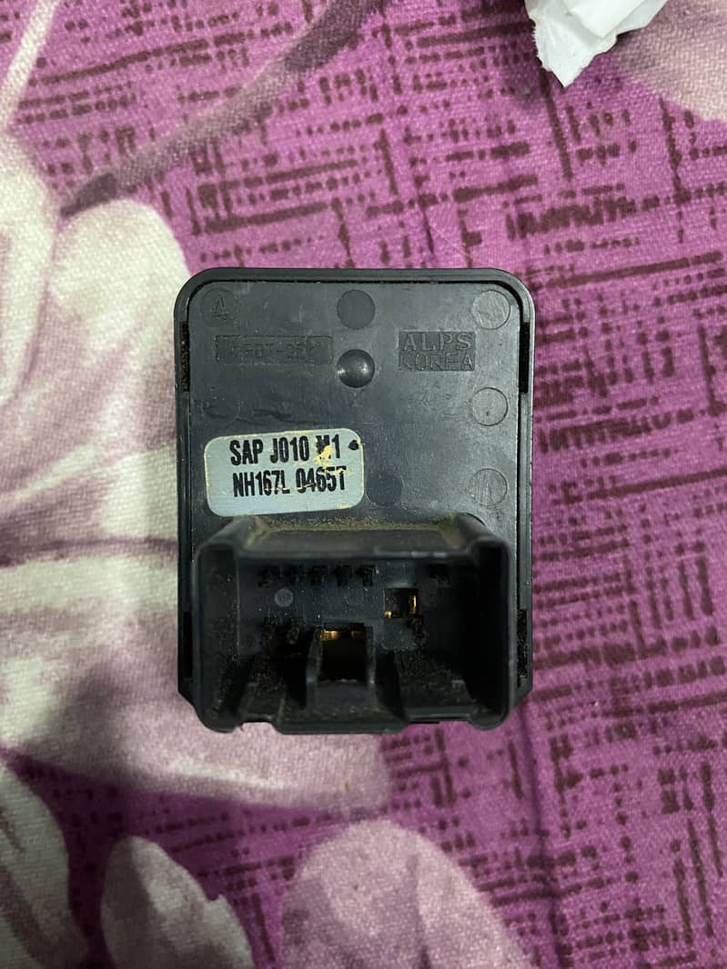 Side mirror button 1