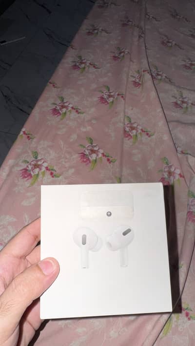 Apple AirPods Pro with wireless charging case brand new unsend