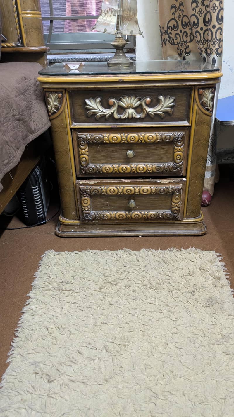 bed dressing side table 0