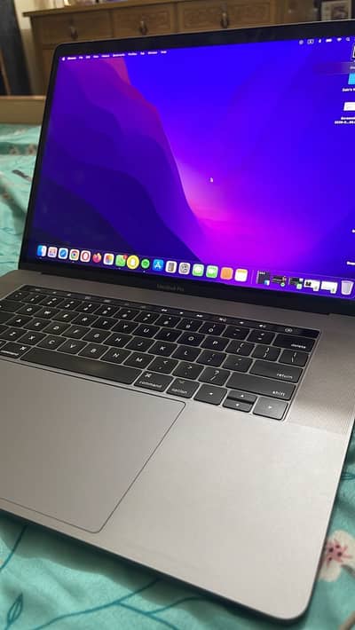 MacBook Pro 17 Gen 1TB 15-Inch