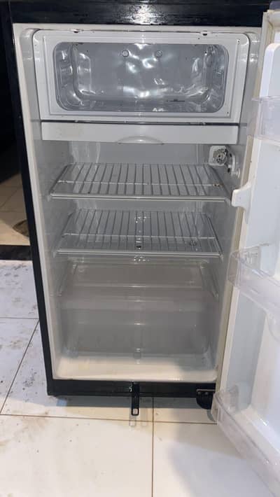 pel room fridge in good condition